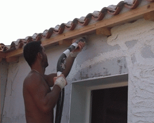 Facade : plastered taloché smoothed at the end, stone windowsill or pave. 